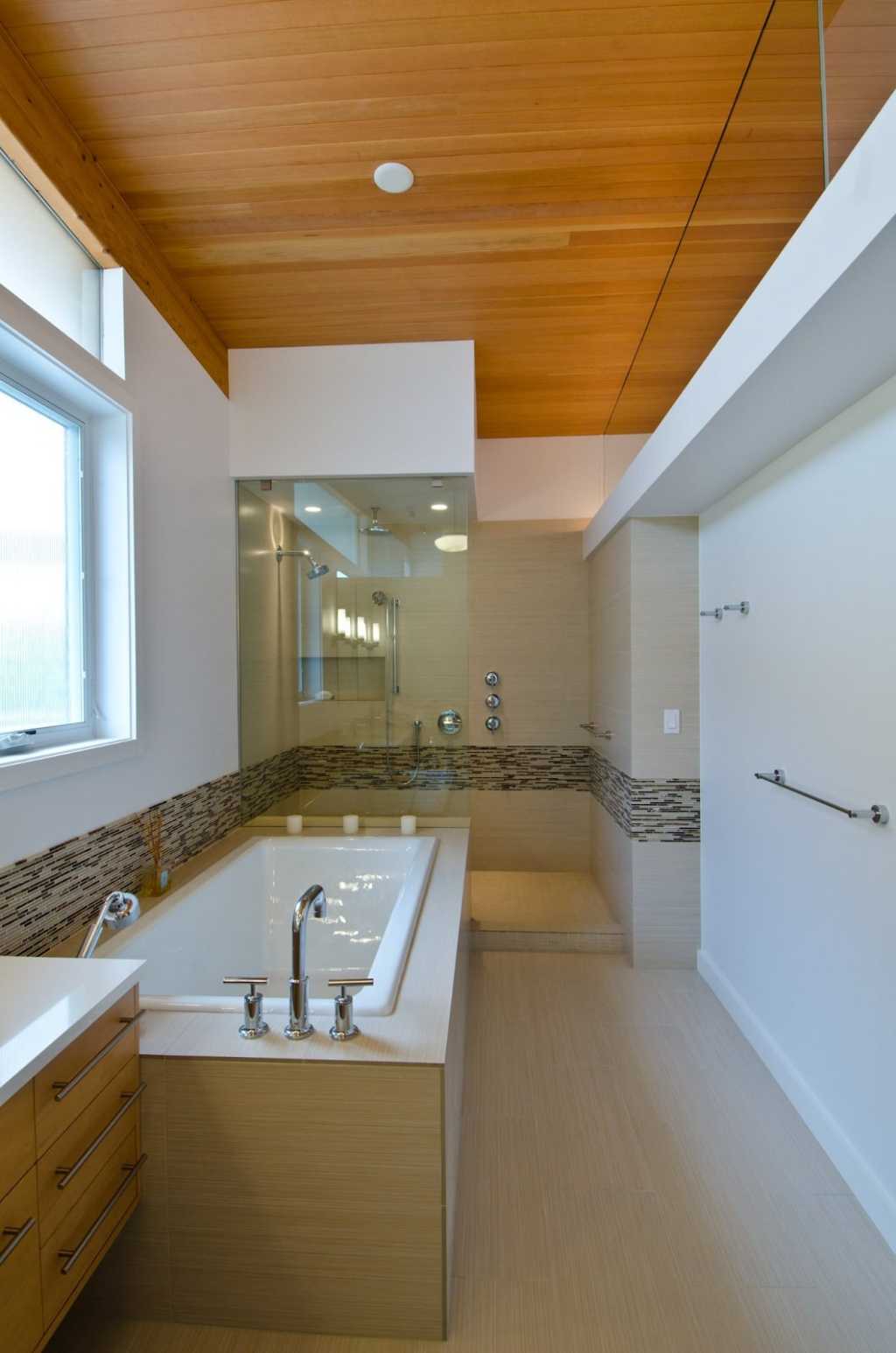 Nội thất phòng tắm hiện đại cho không gian mở với chất liệu gỗ tự nhiên