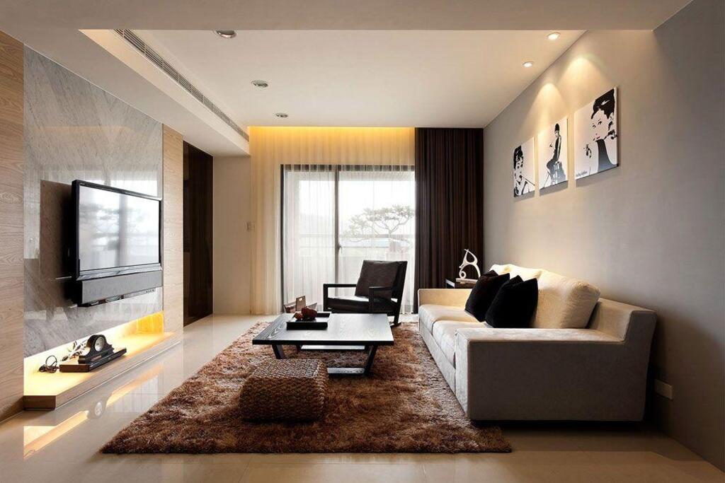 Nội thất phòng khách nhà phố 3 tầng được thiết kế hợp lý mang tới không gian thoáng đãng và sang trọng