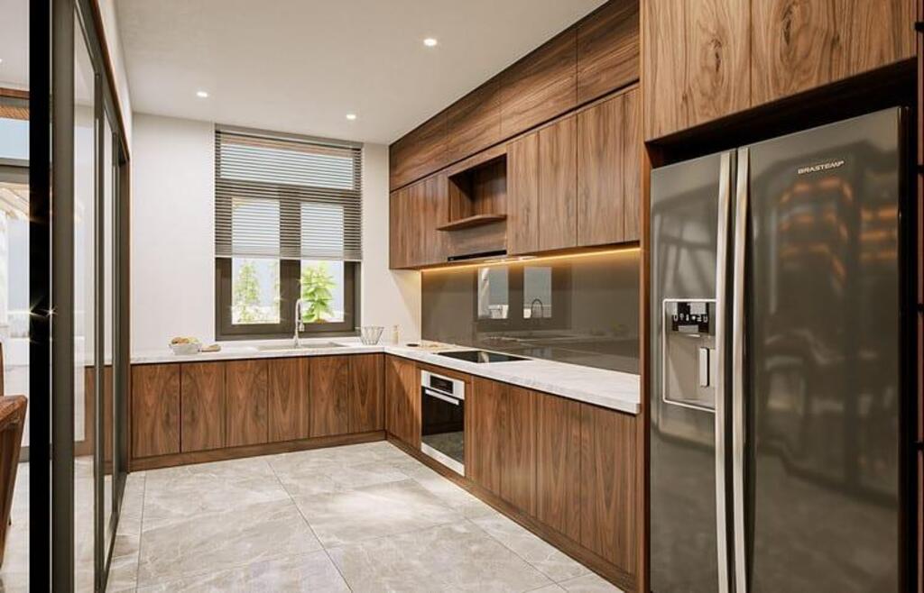 Không gian bếp tiện nghi với thiết kế tủ từ gỗ óc chó toát lên sự sang trọng