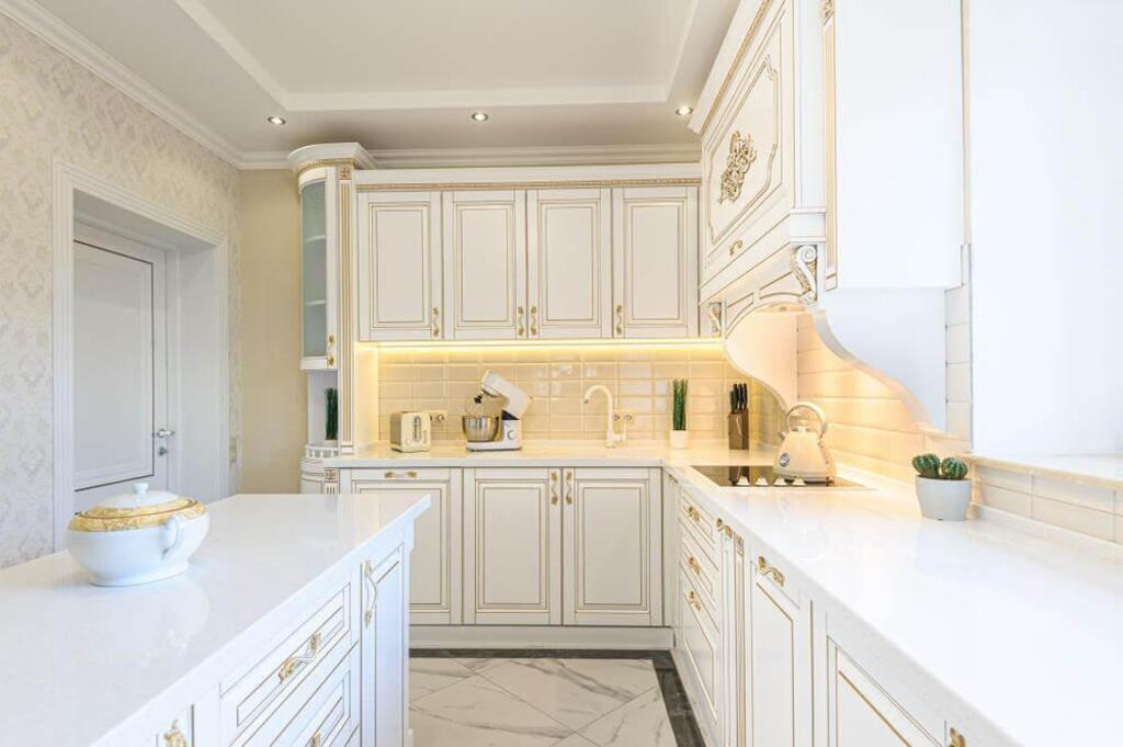 Nội thất không gian bếp nhà phố tân cổ điển được thiết kế nhẹ nhàng mà tinh xảo