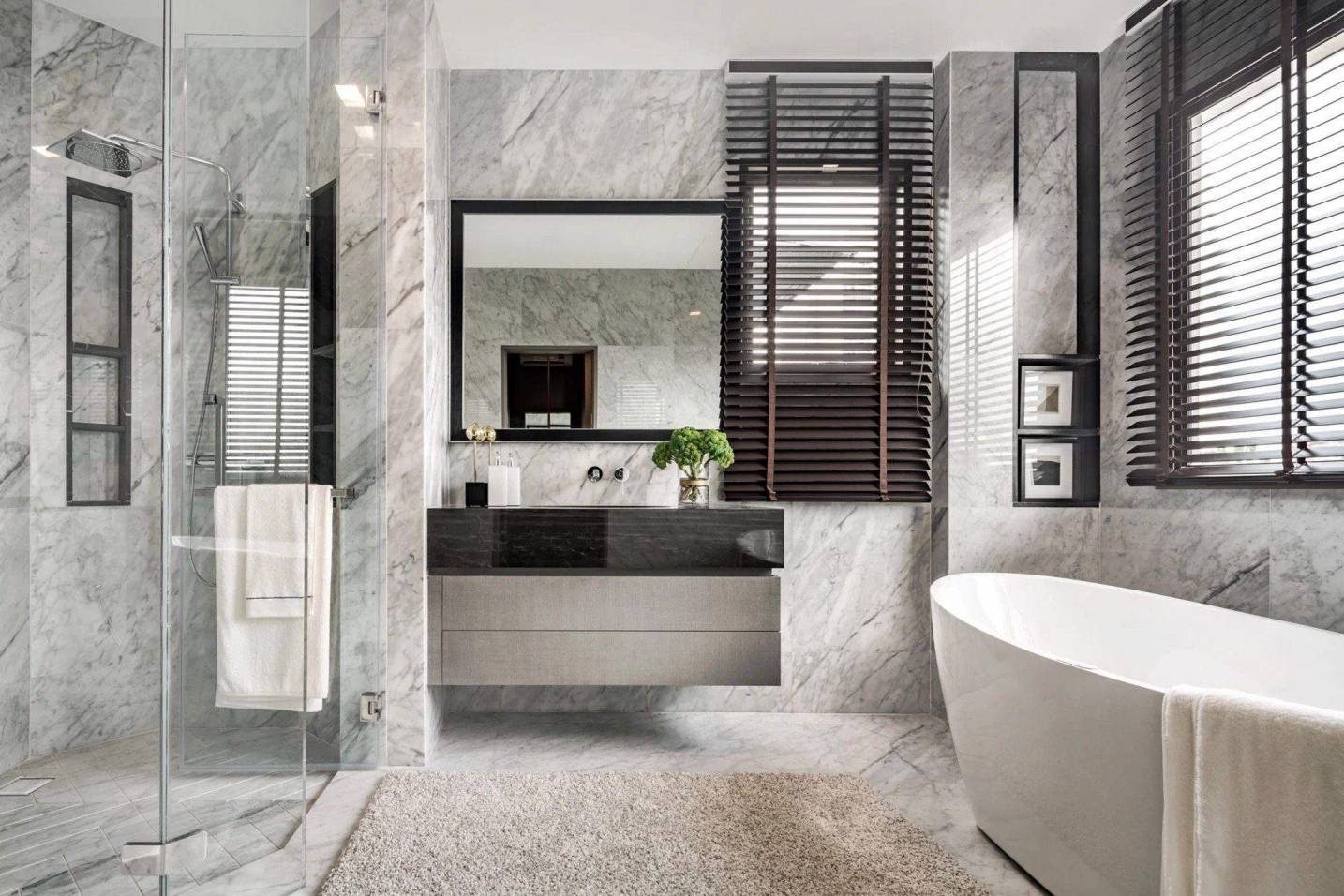 Khu vực phòng tắm nổi bật với tone màu sáng được thiết kế tích hợp bồn tắm tạo không gian thư giãn tuyệt vời